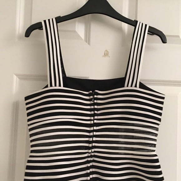 Cropped Ribkoff top with sheer midriff - Picture 2 of 4